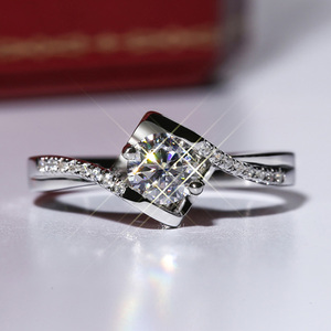 周大福正品铂金钻戒女pt950白金天使之吻戒指真钻1克拉求婚结婚戒