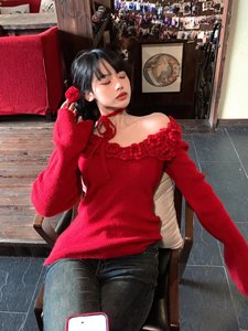 红色立体花朵露肩毛衣女2024早春新款小众高级感宽松喇叭袖针织衫