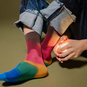 渐变圆圈袜韩国设计感小众纯棉袜子个性网红款ins百搭男女中筒袜