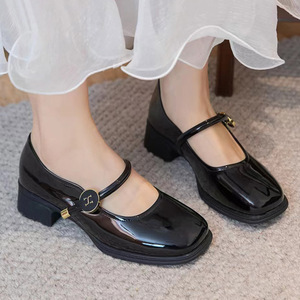 龙帝欧女鞋正品2024夏季新款漆皮亮面方头粗跟一字带玛丽珍单鞋潮