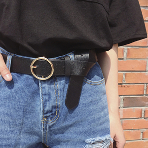 腰带带铁环的男