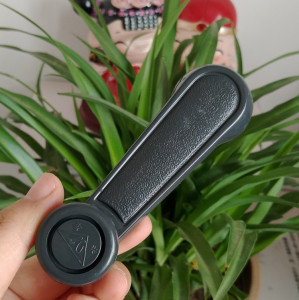 电动四轮车车门手摇把