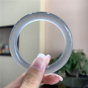 巴西天然原色冰飘玉髓玛瑙手镯灰绿色高冰透强荧光细腻雪花特色53