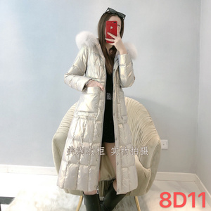 艾尚女主角羽绒服