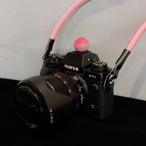网红款微单反数码相机热靴保护盖小红书同款粉色小桃子手腕带背带