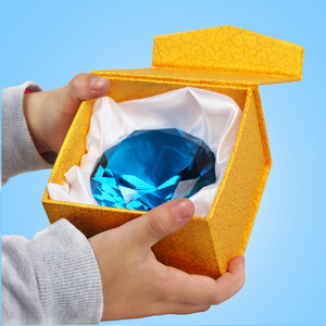 水晶玻璃钻石儿童玩具透明闪亮大宝石柜台摆件小朋友生日礼物8cm