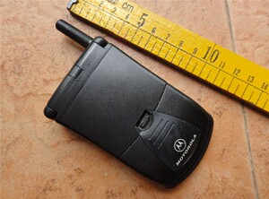 怀旧收藏2108-早期摩托罗拉-timeport掌中宝翻盖插卡手机