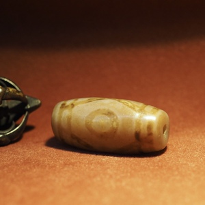 特殊图腾千年三棱金刚两二眼地埋老天珠玛瑙玉髓措思朱砂吊坠保真