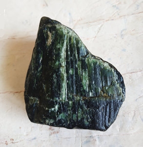 天然崂山绿石 海底玉 海淘石原石摆件书案文房雅石----墨翠小精品