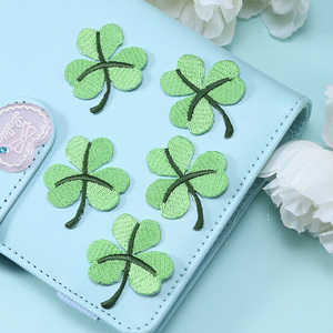 刺绣布贴三叶草