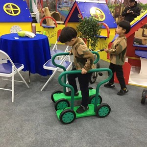 感统训练玩具幼儿园儿童室内外身体运动游戏加厚六轮双人踩踏车