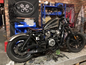 轻骑大韩gv300s gv125油箱改装哈雷x48油箱 15升加大油箱花生直装