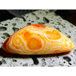 纯天然非洲天眼玛瑙原石籽料带眼睛水晶手把玩件吊坠卷纹俏色玉石