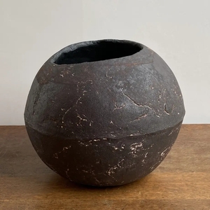 [ 玖月竺 ] 日本陶艺家 厚川文子 手作陶土錆黑釉壶花器(现货)