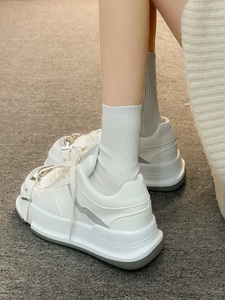 小众设计感小白鞋子女2024新款增高厚底休闲鞋高级感运动滑板鞋潮