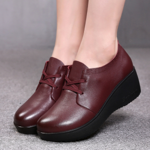 中老年坡跟女妈妈鞋春秋真皮舒适软底闰月鞋中年中跟大码婆婆皮鞋