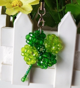 手工串珠四叶草仿水晶材料包散珠小挂件成品钥匙包挂链