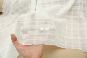 薄款柔软半透明 白色立体肌理格子棉麻布料 围巾罩衫服装面料