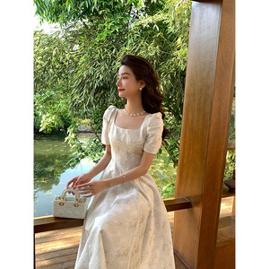 邓六六宫廷风复古方领白色连衣裙女夏季高级感优雅气质提花长裙子