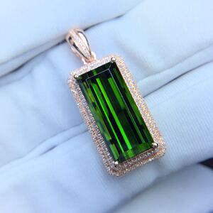 18k金镶嵌天然全净体长方形绿碧玺吊坠男女款生日礼物项链8克拉