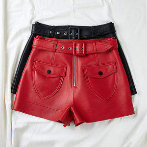 皮短裤红色