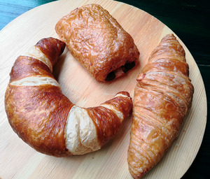 德国碱水酥皮面包碱水牛角黄油大可颂巧克力卷超好吃的组合