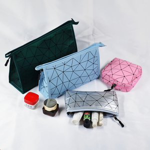 网红菱形化妆包便携大容量防水洗漱女包多功能旅行护肤品收纳包袋
