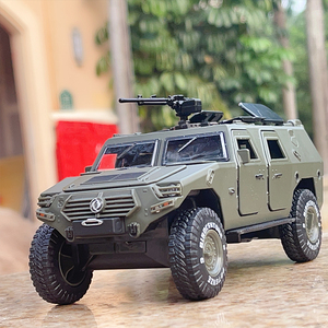 1:28东风猛士合金装甲汽车模型仿真军事特种车摆件男孩回力玩具车