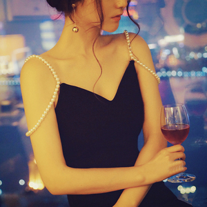 小香风名媛礼服女2017夏季v领珍珠吊带包臀开叉连衣裙香肩小黑裙