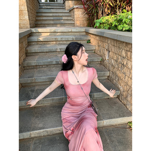 王少女的店粉色短袖印花连衣裙2024夏季法式长款修身显瘦方领裙子