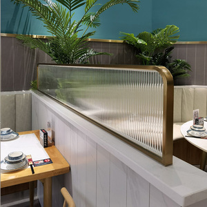 不锈钢钛金超白长虹玻璃隔断铁艺餐厅卡座隔断火锅店隔断装饰定制