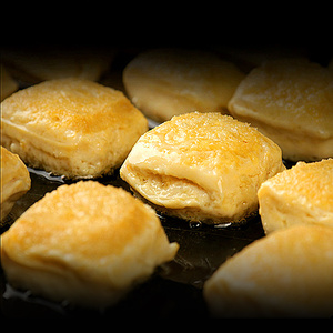 云南建水石屏特产包浆豆腐臭豆腐爆浆豆腐烧烤火锅小豆腐干包浆