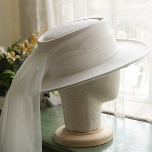 法式白色礼帽头纱 复古羊毛呢优雅白色平顶礼帽 旅拍轻婚纱配饰