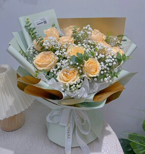 000人付款淘宝【最好的我们】11支香槟玫瑰搭配白色满天星花束/送女友