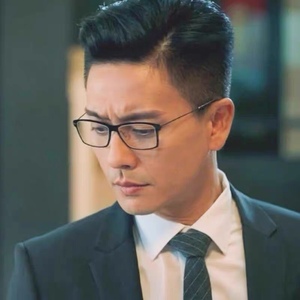 台湾戴眼镜男歌手图片