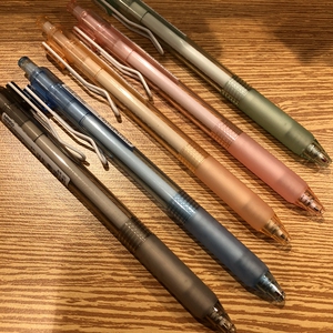 纯色清新系列按动中性笔葫芦头0.5mm黑色签字笔 miniso名创优品