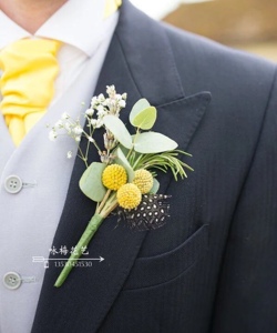 新娘新郎伴郎伴娘时尚胸花真花森系草坪婚礼拍照摄影同城鲜花速递