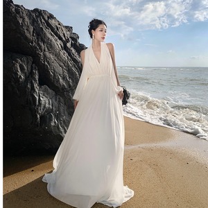 新中式女新娘婚礼礼服挂脖海边氛围感长裙旅拍轻婚纱拖地连衣裙