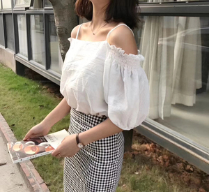 2018夏季新款韩版一字肩衬衫泡泡袖吊带显瘦露肩学生上衣女