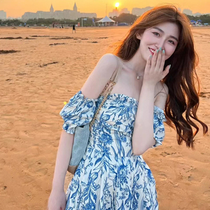 一字肩露肩长裙碎花连衣裙夏海边度假沙滩裙超仙三亚泰国旅游拍照