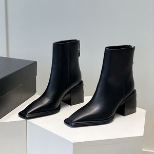 代购alexander wang新款马丁靴方头粗跟aw大王短靴后跟字母女鞋