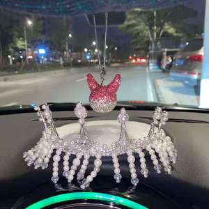 新款镶钻皇冠汽车摆件珍珠防滑卡通摆设ins网红时尚女神水晶摆件