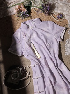 san小姐，紫色碎花旗袍年轻2023新款夏日常可穿斜襟复古风连衣裙