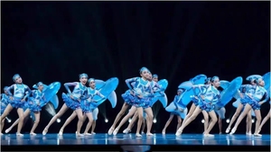 蓝鲸灵演出服六一新款儿童蓝精灵舞蹈服游泳衣表演服饰小鲸鱼道具