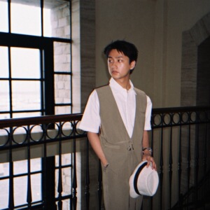 何记港风/复古80年代西装马甲 休闲绑带百搭西服马夹男