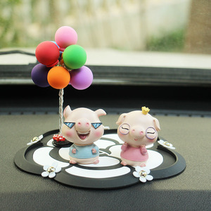 汽车摆件眼镜情侣猪夫妻笑脸小猪可爱卡通创意祝福车内摆饰礼物