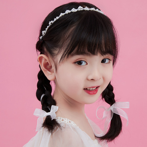 编辫子神器小女孩