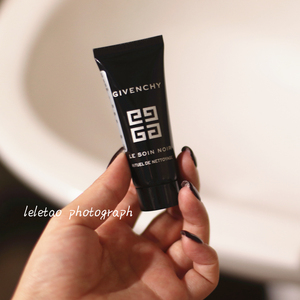 贵妇的深层清洁洗面奶~纪梵希墨藻去黑头黑金洁面20ml小样