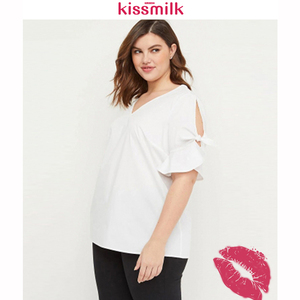 喇叭袖口白衬衣