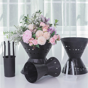 花神器花束内胆鲜花底座花托包花神器固定插花桶塑料箭筒模具新款